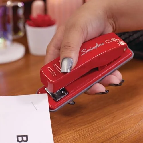 Swingline Stapler - Cub Compact Desktop Stapler, 20 Sheet Capacity, Metal, Rio Red (S701070)