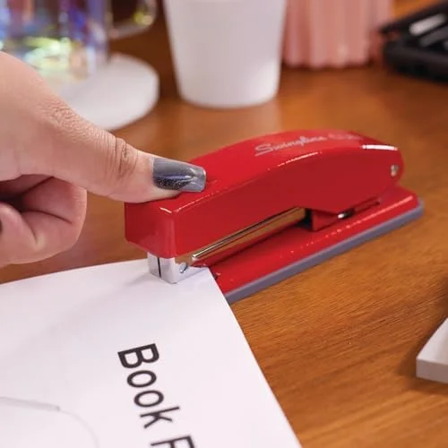 Swingline Stapler - Cub Compact Desktop Stapler, 20 Sheet Capacity, Metal, Rio Red (S701070)